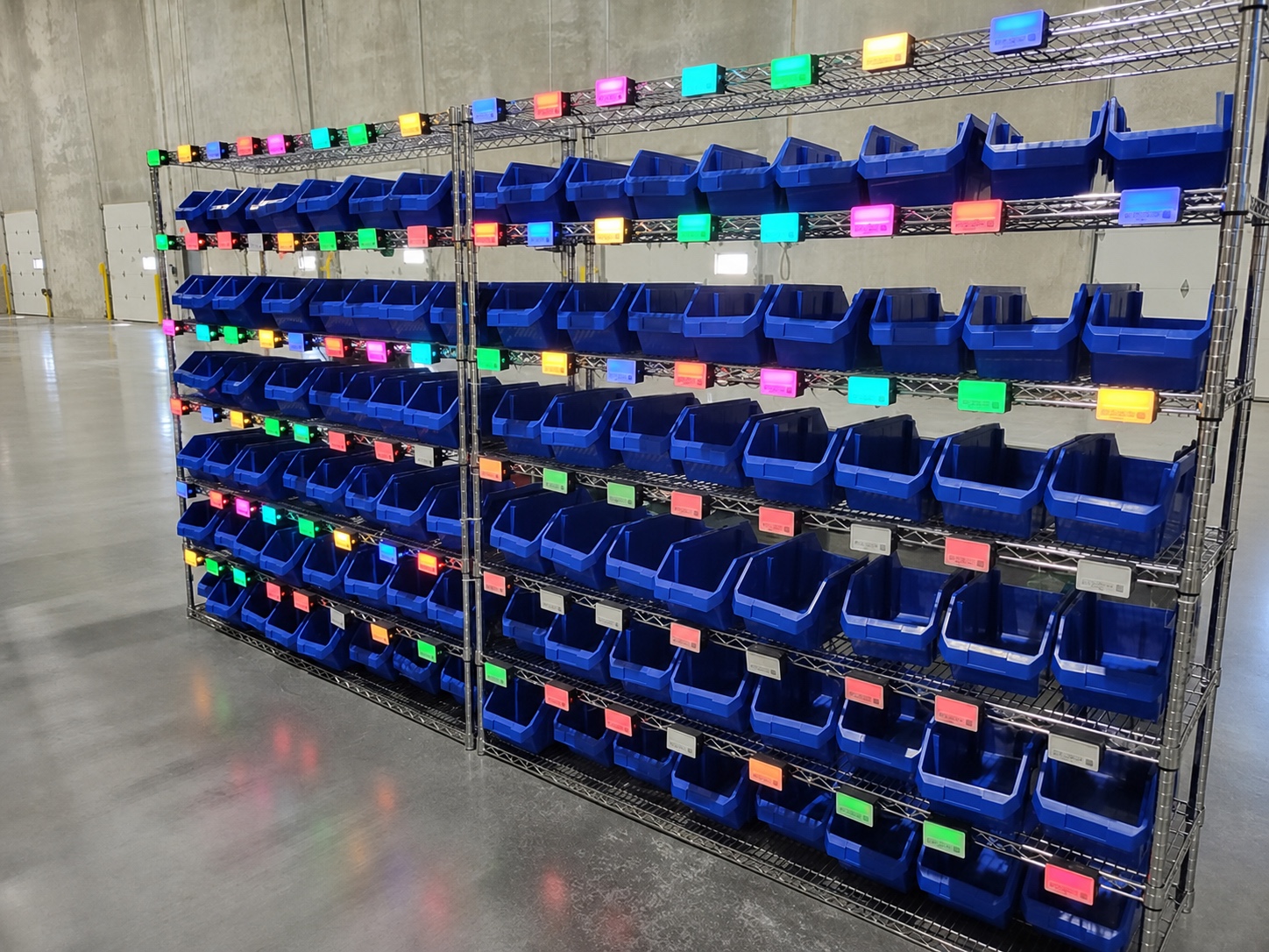 Skublox wall with blue bins in a fulfillment warehouse